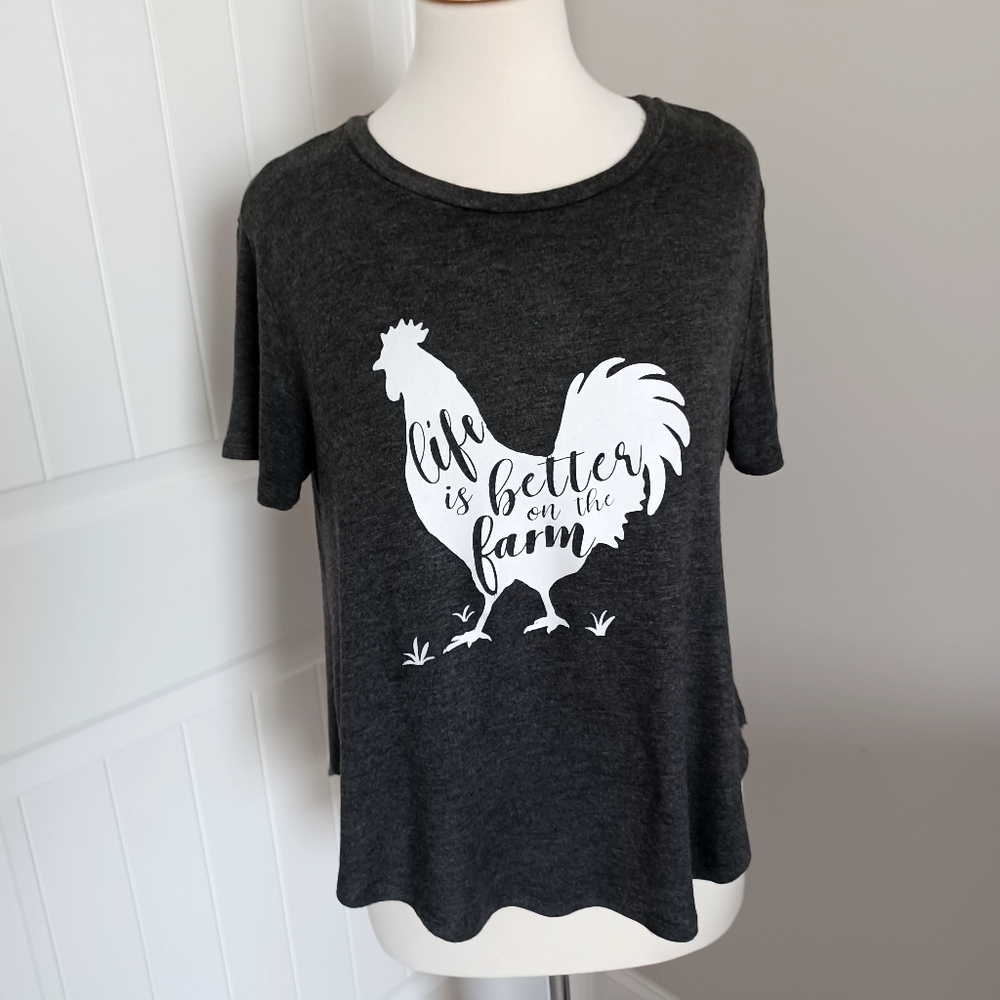 Ladies  Queen Bees T Shirt sz M gray in color with white rooster #E02.